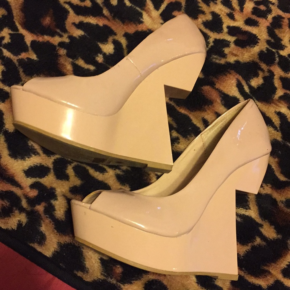 Unique cut wedge heels NEW